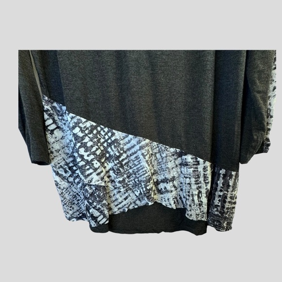 Women's Top XL Plunging Neckline Long Sleeve White Gray Print Detail Longline - Picture 2 of 11